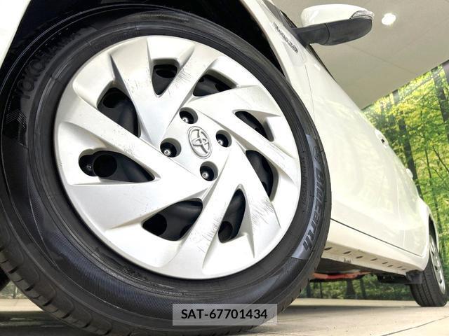 Toyota AQUA 2016-02 8379200-12