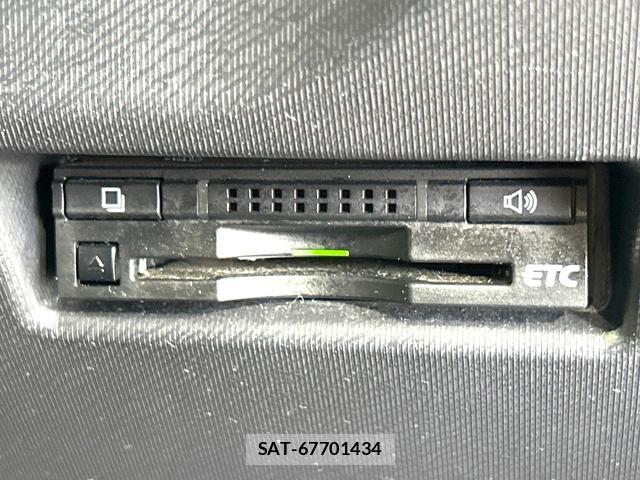 Toyota AQUA 2016-02 8379200-6