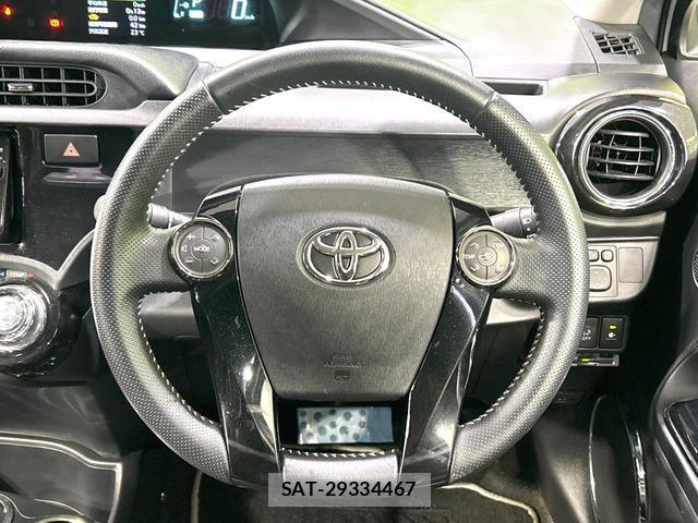 Toyota AQUA 2014-11 8379206-7