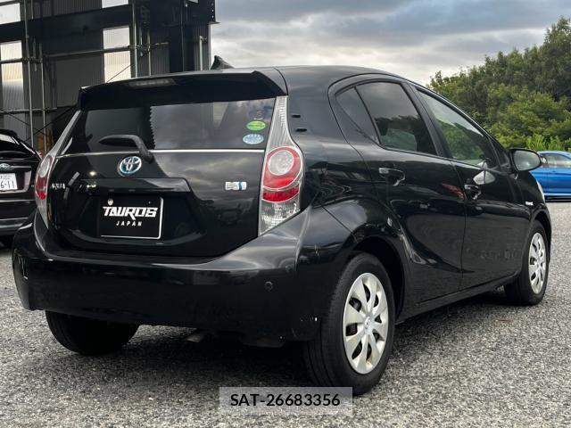 Toyota AQUA 2012-09 8379297-1