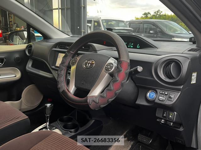 Toyota AQUA 2012-09 8379297-2