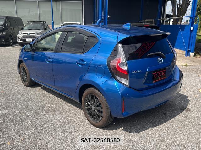 Toyota AQUA 2019-07 8379341-11