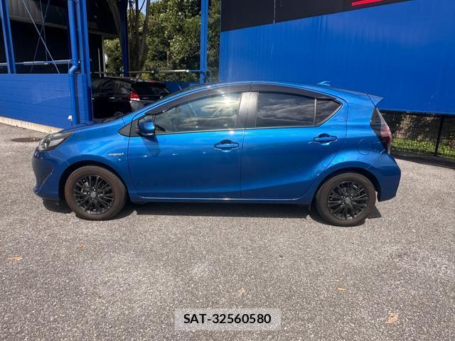 Toyota AQUA 2019-07 8379341-12