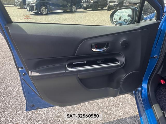 Toyota AQUA 2019-07 8379341-13