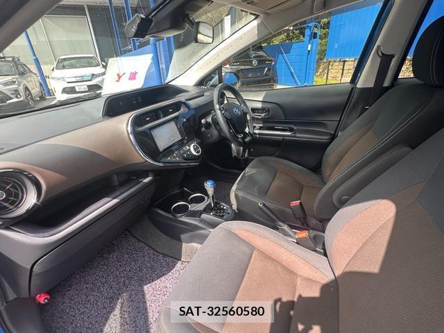 Toyota AQUA 2019-07 8379341-14