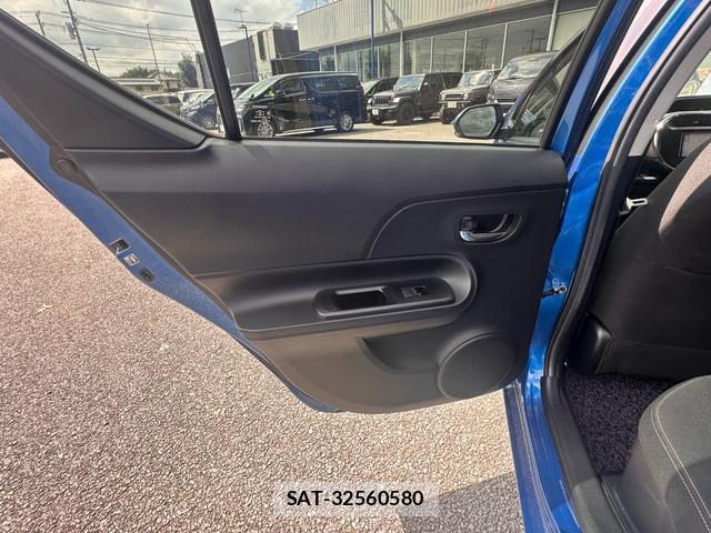Toyota AQUA 2019-07 8379341-16