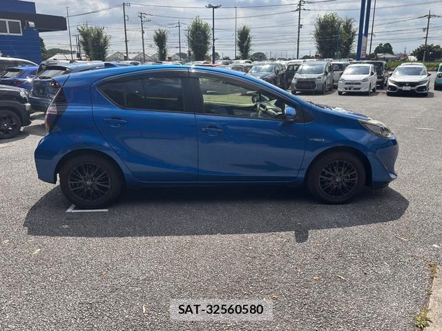 Toyota AQUA 2019-07 8379341-8