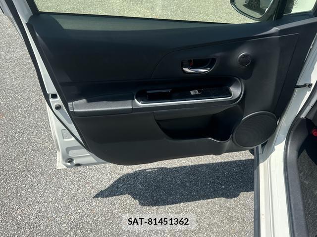 Toyota AQUA 2017-09 8379348-10