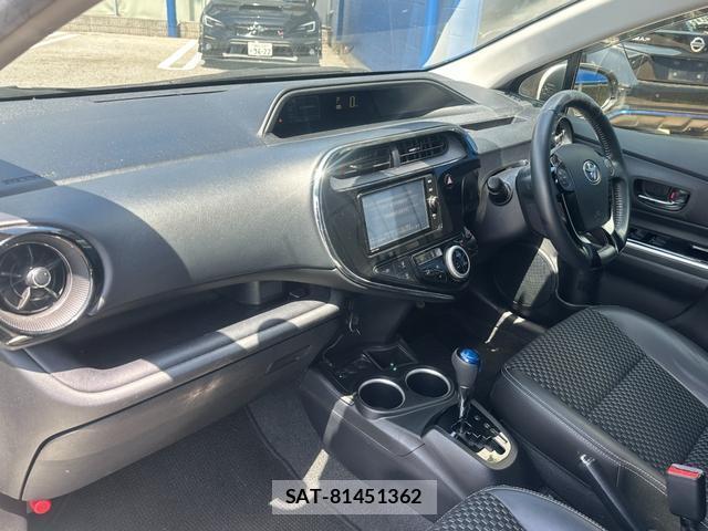 Toyota AQUA 2017-09 8379348-11