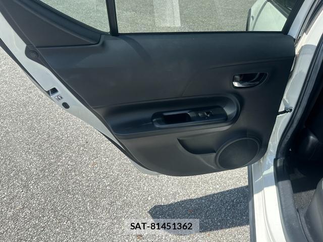 Toyota AQUA 2017-09 8379348-13