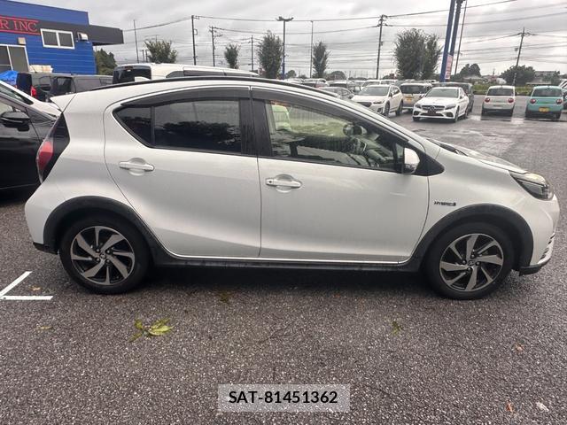 Toyota AQUA 2017-09 8379348-3