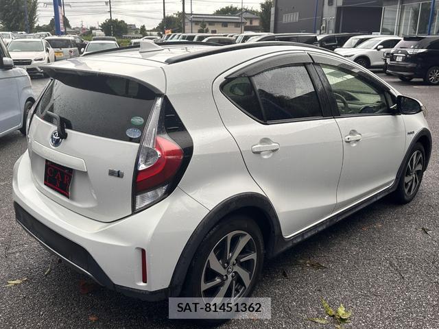 Toyota AQUA 2017-09 8379348-4