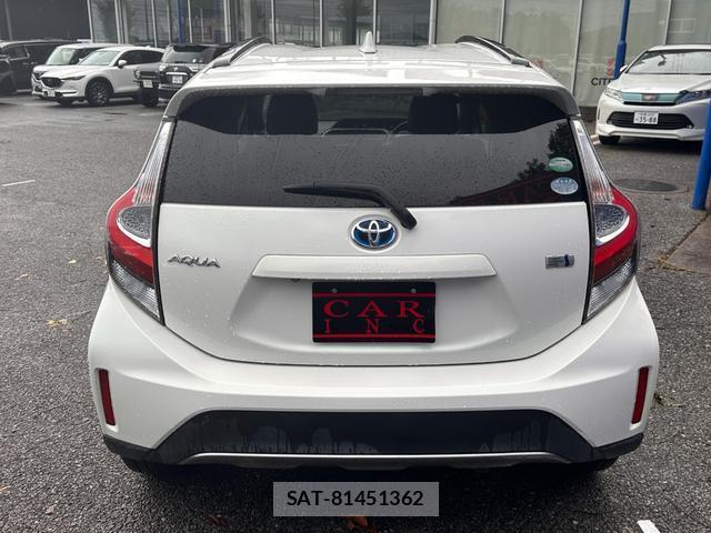 Toyota AQUA 2017-09 8379348-5