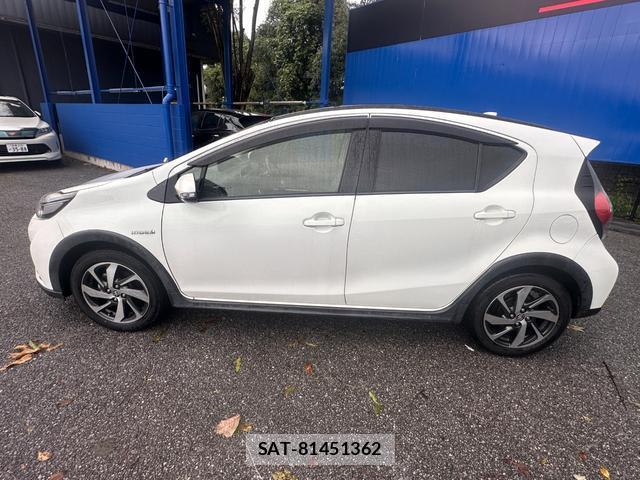 Toyota AQUA 2017-09 8379348-7