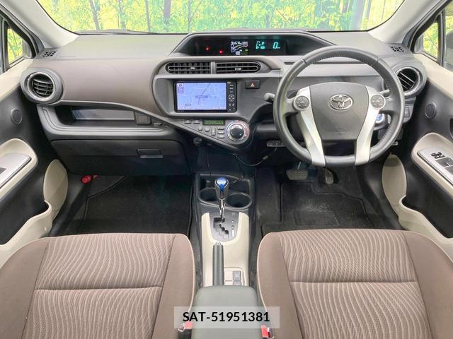 Toyota AQUA 2012-03 8379456-1