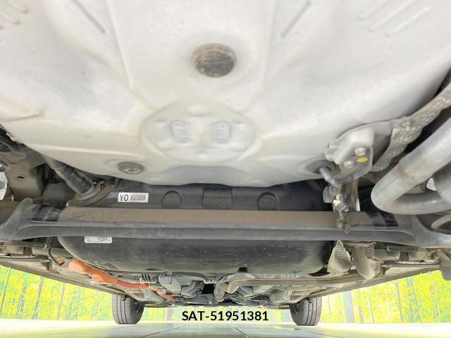 Toyota AQUA 2012-03 8379456-18