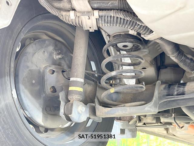 Toyota AQUA 2012-03 8379456-19