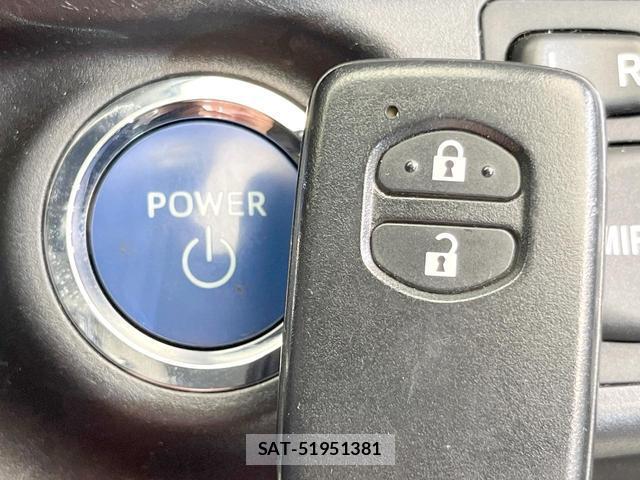 Toyota AQUA 2012-03 8379456-5