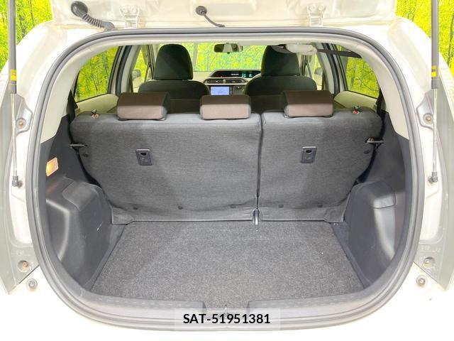 Toyota AQUA 2012-03 8379456-9