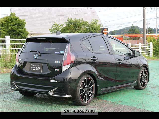 Toyota AQUA 2015-12 8379502-1