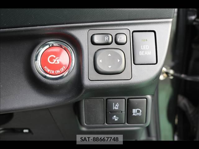 Toyota AQUA 2015-12 8379502-11