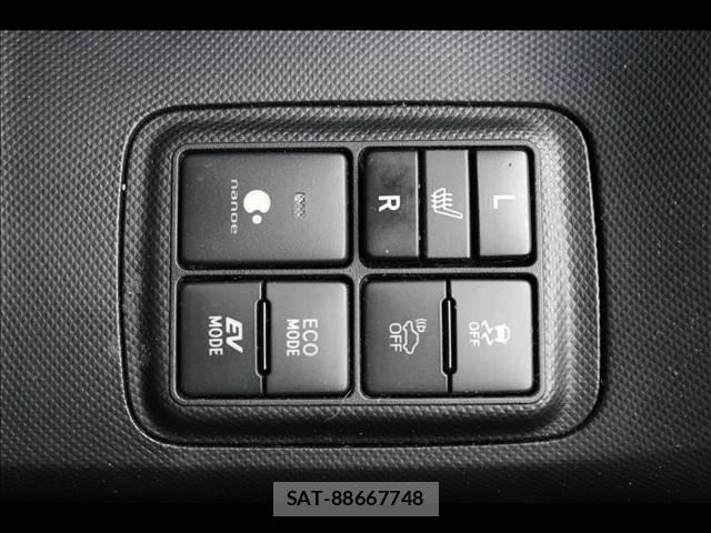 Toyota AQUA 2015-12 8379502-12