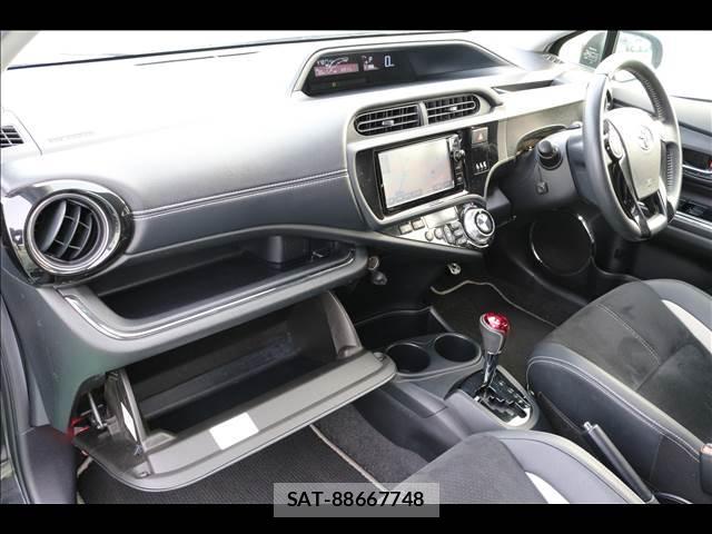 Toyota AQUA 2015-12 8379502-17