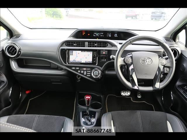 Toyota AQUA 2015-12 8379502-2