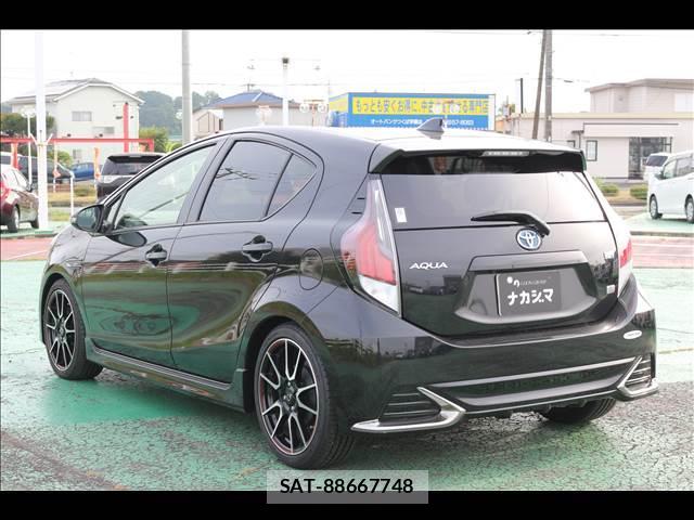 Toyota AQUA 2015-12 8379502-5
