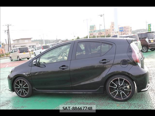 Toyota AQUA 2015-12 8379502-6