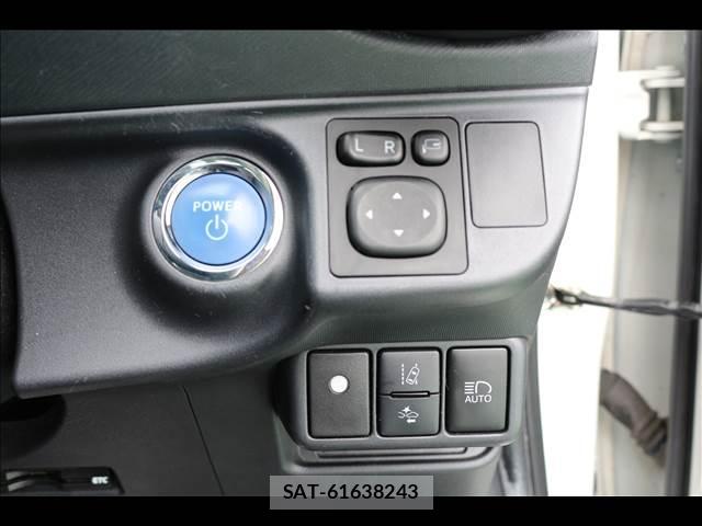 Toyota AQUA 2016-03 8379506-11