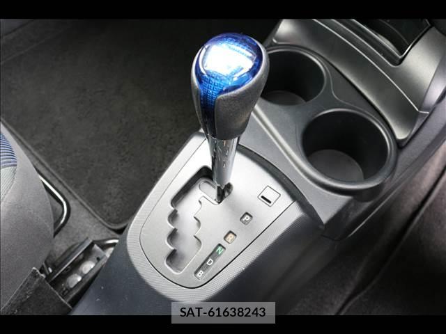 Toyota AQUA 2016-03 8379506-13