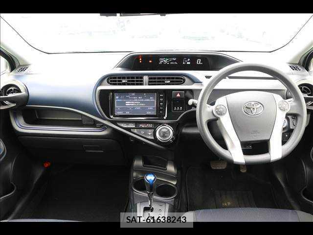 Toyota AQUA 2016-03 8379506-2