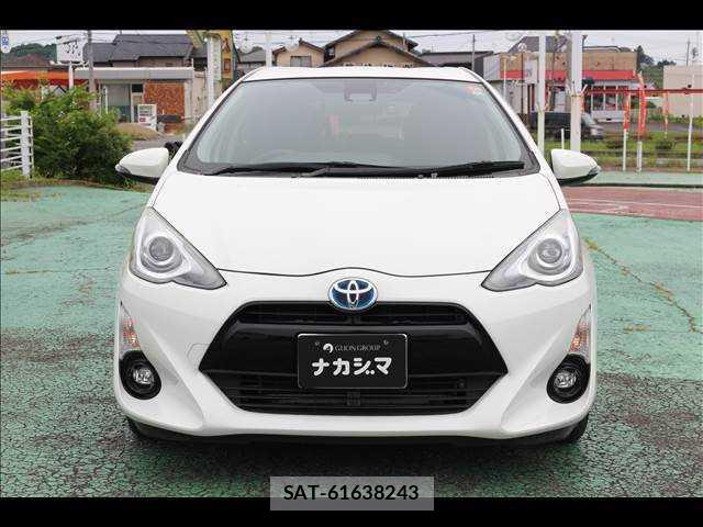 Toyota AQUA 2016-03 8379506-3