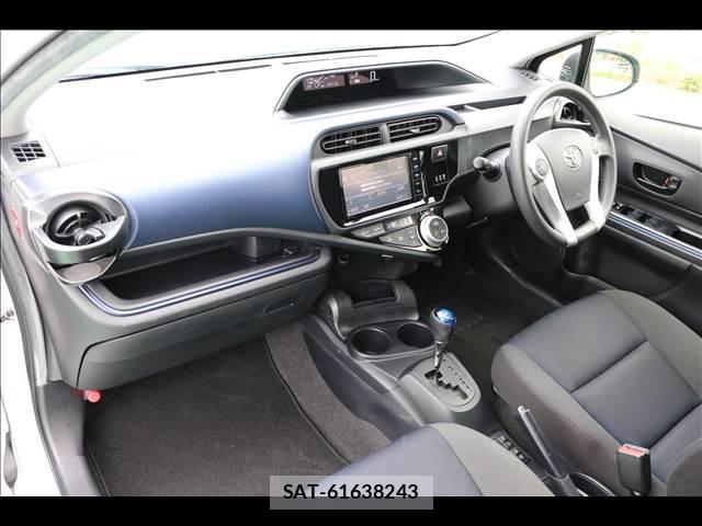 Toyota AQUA 2016-03 8379506-7