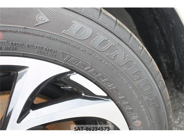 Toyota AQUA 2025-10 8379680-17