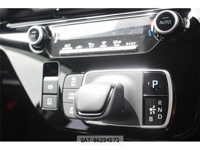 Toyota AQUA 2025-10 8379680-3