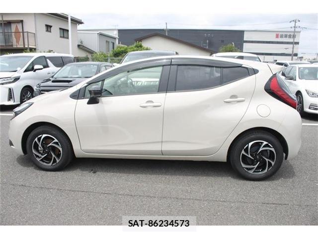 Toyota AQUA 2025-10 8379680-7