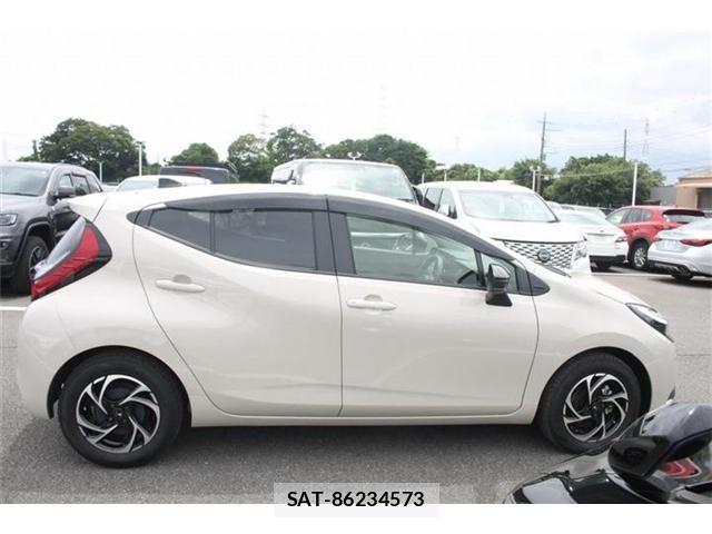 Toyota AQUA 2025-10 8379680-8