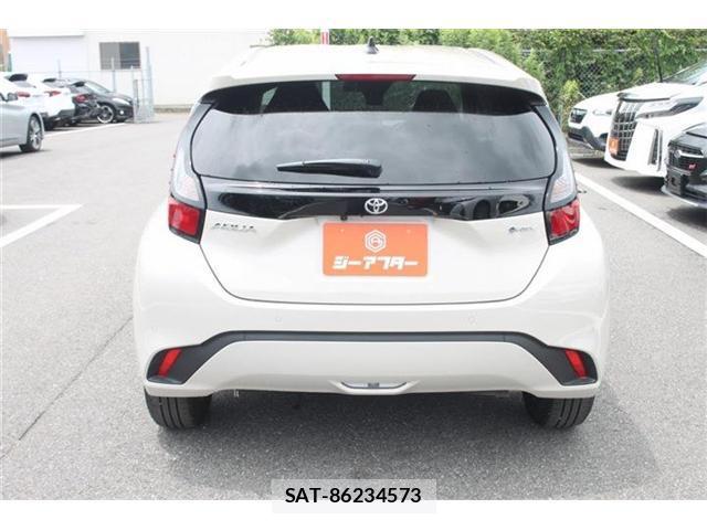 Toyota AQUA 2025-10 8379680-9