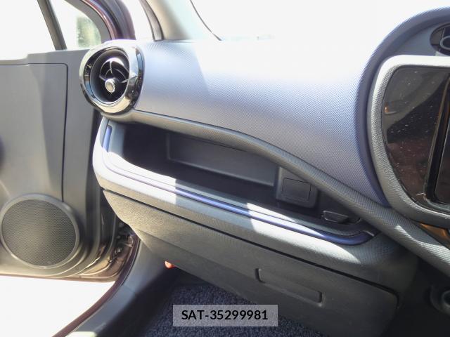 Toyota AQUA 2015-03 8379746-11