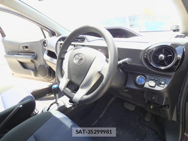 Toyota AQUA 2015-03 8379746-4