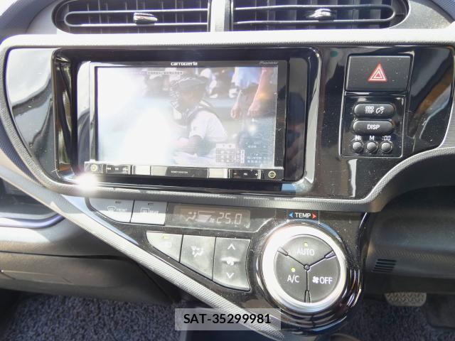 Toyota AQUA 2015-03 8379746-6