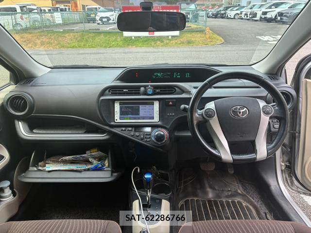 Toyota AQUA 2013-08 8379868-2