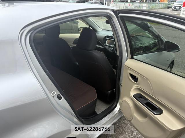 Toyota AQUA 2013-08 8379868-6