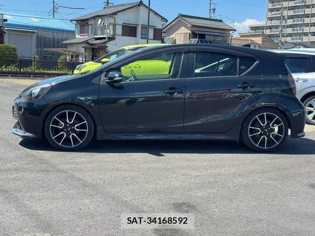 Toyota AQUA 2015-12 8379898-16