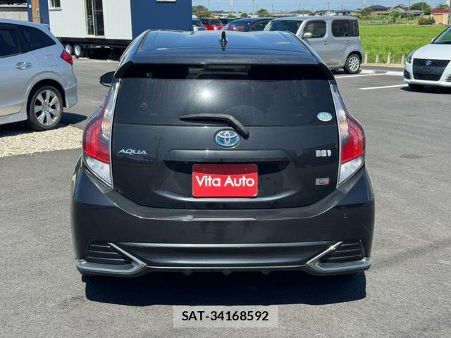 Toyota AQUA 2015-12 8379898-3