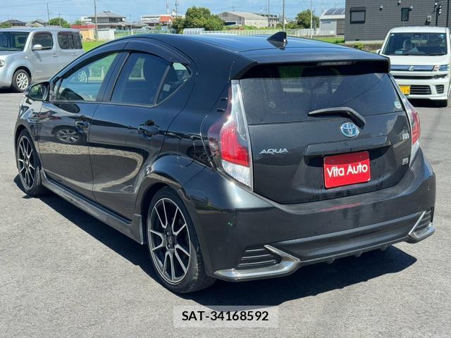 Toyota AQUA 2015-12 8379898-4