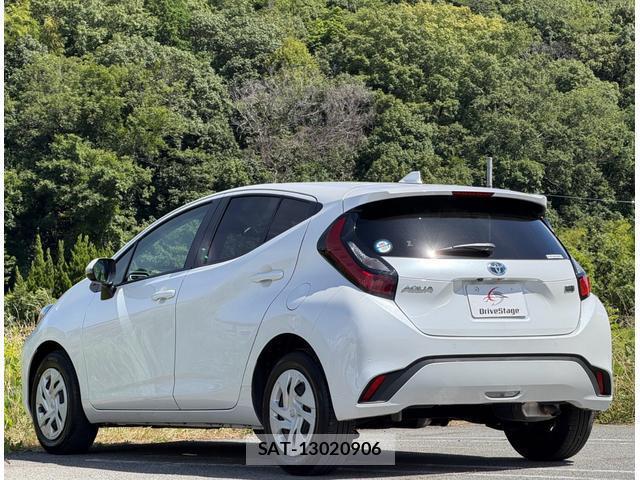 Toyota AQUA 2023-09 8379949-1