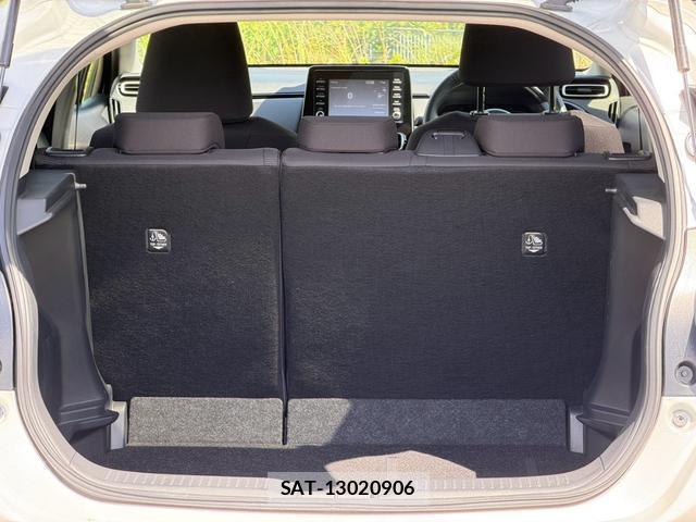 Toyota AQUA 2023-09 8379949-13
